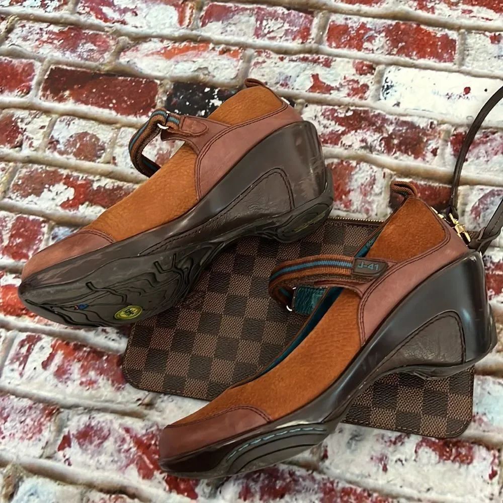 * J-41 brown Mary Jane Wedges - Picture 4 of 11